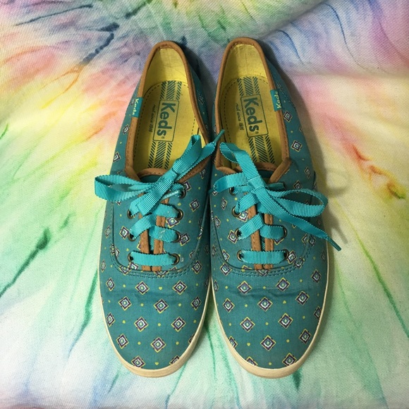 Keds classic canvas sneakers. Sz 8.5 - Picture 1 of 4